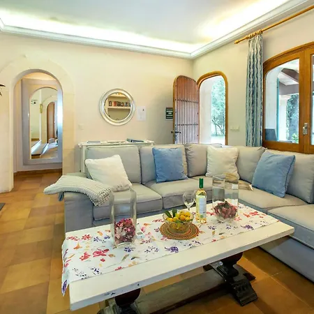 Alzines By Vintage Travel Villa